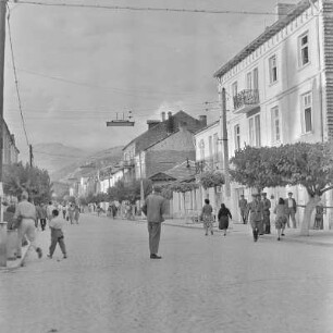 Belebte Straßenszene in Sandanski