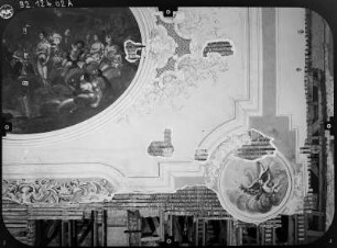 Zittau. Ehem. Franziskanerkloster. Heffterbau (1652/1662; M. Pötzsch). Großer Saal (ehem. Bibliothekssaal) mit Medaillon und Deckengemälde (Vorstellung der Pandora durch Jupiter)