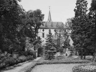 Schloß Purschenstein : Parkseite, Blick von der Parkterrasse auf den Kirchenflügel