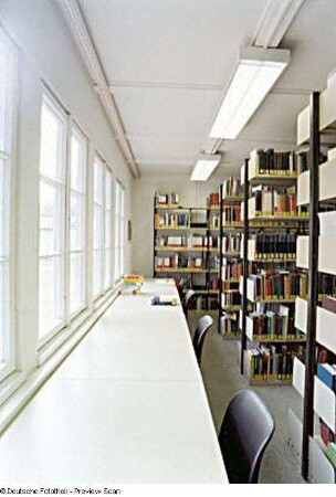 Baracken 19/20. Leseplätze im Freihandbereich : Dresden-Südvorstadt, Bayreuther Straße. Sächsische Landesbibliothek - Staats- und Universitätsbibliothek Dresden. Zweigbibliothek Wirtschaftswissenschaften. Baracken 19/20. Leseplätze im Freihandbereich