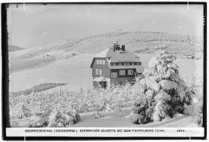 Oberwiesenthal. Chemnitzer Skihütte mit dem Keilberg 1244 Meter