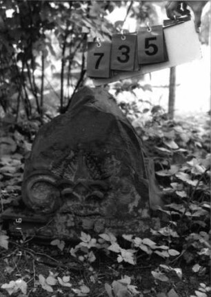 Grabstein 735