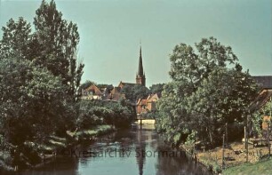 Heilig-Geist-Viertel: Trave, dahinter Peter-Paul-Kirche