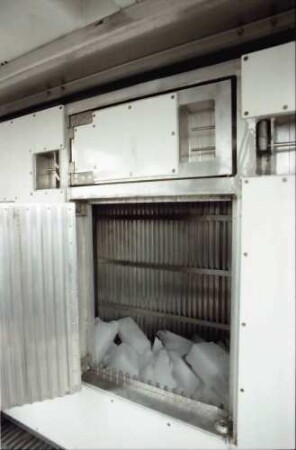Weil: Inneres des Waggons mit Eisbehälter