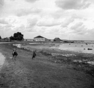 Insel Dagö, Strand mit Fischerhäusern