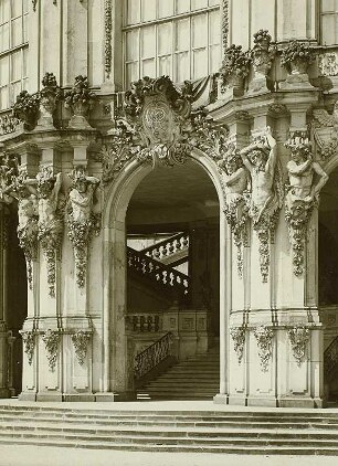 Dresden Zwinger : Dresden. Zwinger. Wallpavillon. Hofseite. Aufgang, mittlerer Durchgang