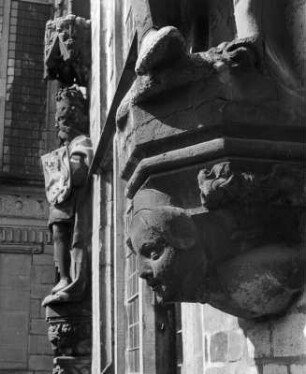 Konsole mit Mädchenkopf : Konsole mit Mädchenkopf. Stein (1405-1410). Bremen, Altes Rathaus, Hauptfassade
