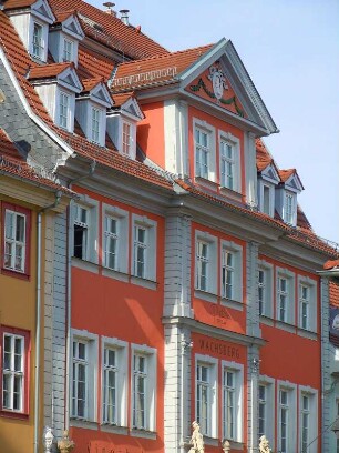 Erfurt - Wenigemarkt Palais Wachsberg : Der Wenigemarkt ist ein historischer Platz in der Altstadt mit denkmalgeschützten Häusern, aufgenommen in Erfurt am 30. April 2012
