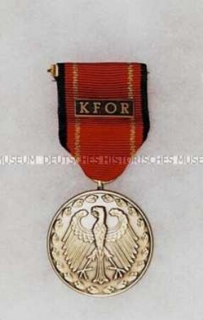 Einsatzmedaille der Bundeswehr mit der Spange "KFOR", für den Einsatz bei der "Kosovo Force"