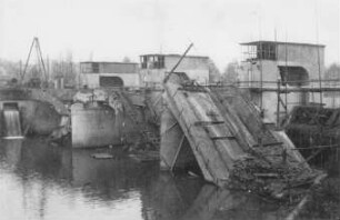 Kriegszerstörte Wehrbrücke Hofen, Unterwasser