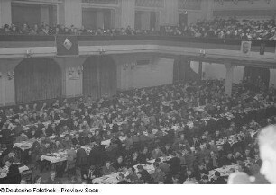 Publikum des Kongreßes des Jungen Brigadiers