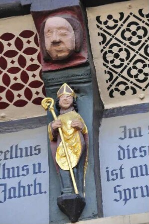 Wernigerode - Historische Figuren am Rathaus : Historische Figuren am Rathaus von Wernigerode, aufgenommen am 28. Oktober 2011