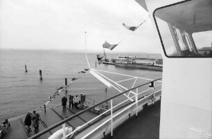 Kressbronn: Stapellauf Fährschiff M.S. Friedrichshafen, Autoplattform mit Ausblick auf alte "Schussen", von der Kommandobrücke