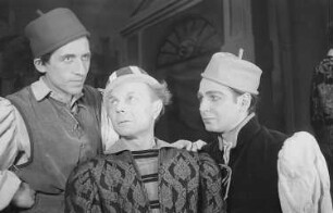 Szenenbilder aus der Komödie "Viel Lärm um nichts" von William Shakespeare im Theater am Schiffbauerdamm in Berlin
