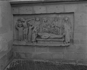 Relief mit Kreuzabnahme und Grablegung
