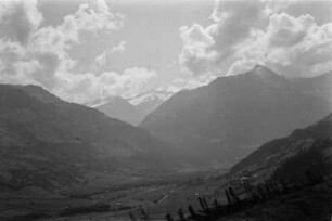 Unten im Tal : Siedlung in einem Tal.