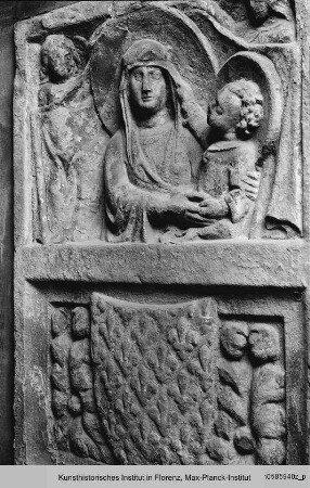 Santa Maria Novella: Madonna mit Kind, Wappen - Santa Maria Novella: "Klosterrelief": Madonna mit Kind, Wappen