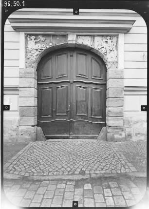 Arnstadt, An der Liebfrauenkirche 2. Ehem. Prinzenhof (Umbau 1721-1725). Portal