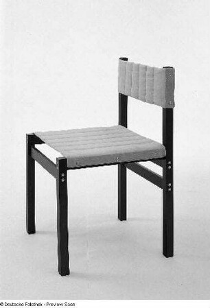 Stuhl mit gepolsterter Sitzfläche und Rückenlehne