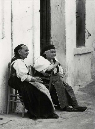 Frauen in Tracht