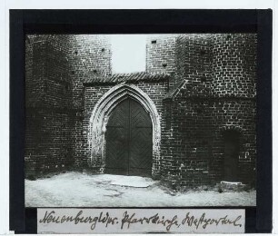 Neuenburg, Pfarrkirche St. Matthäus : Außenansicht von W, Westportal
