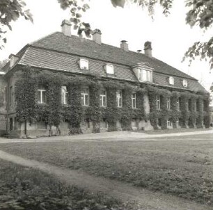 Kasel-Golzig. Schloß (2. H. 18. Jh.). Gartenansicht