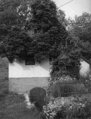 Burkersdorf (Frauenstein-Burkersdorf). Kellerhaus (18. Jh.). Giebelfront von Norden