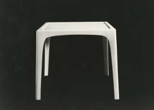 Quadratischer Tisch in Vollkunststoff von Konrad Schäfer