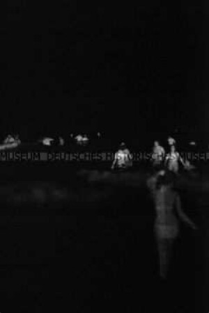 Badende Menschen bei Nacht in der "Noche de San Juan" (Altersgruppe D)