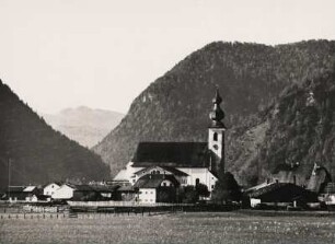 Oberbayern. Inzell. Ansicht der von 1725 bis 1727 erbauten barocken römisch-katholischen Pfarrkirche St. Michael