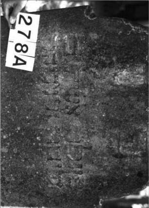 Grabstein 278 (Index: 100085108) Maße HxBxT: 105x78x14 cm Beschreibung: Stele, eingezogener Rundbogenabschluß, Zahnfries, Schriftfeld eingetieft: Grabstein 278A