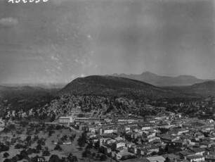 Pollença mit dem Kalvarienberg : Blick über die Stadt Pollença mit dem Kalvarienberg auf der Balearen Insel Mallorca
