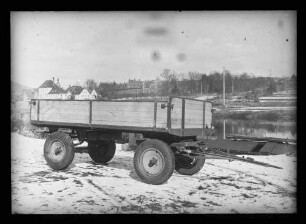 Anhänger für LKW (im Hintergrund Brauerei Lutz und Schloss in Kreuzwertheim)