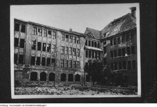 Dresden, Cotta, 34. Bezirksschule, sogenannte Rübezahlschule (ab 1959 34. POS Dresden): Schulgebäude: kriegszerstört, als Ruine und nach dem Wiederaufbau 1950. Im Gebäude wurde die erste Frauendienststelle eingerichtet, April 1950