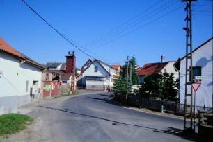 Straßenabschnitt, Häuser