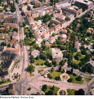 Dresden-Neustadt. Bebauung zwischen Albertplatz, Bautzner und Hoyerswerdaer Straße sowie Hospitalstraße. Blick über Glacisstraße. Luftbild-Schrägaufnahme von Westen