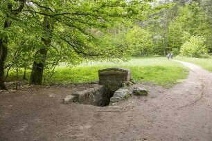 Melita-Brunnen; Darmstadt, Im Woog (Hetterbachweg)
