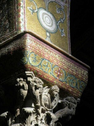 Säulenkapitell im Dom Santa Maria la Nuova in Monreale bei Palermo