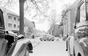 Kehl: Hauptstraße; östlicher Teil; Vordergrund zwei Autos
