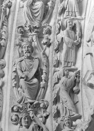 Portalanlage — Mittleres Westportal — Archivoltenfiguren: Die Vorfahren Jesu