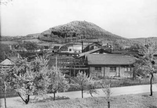 Freital-Zauckerode. Wäsche des Steinkohlenwerkes Zauckerode. Blick von Westen gegen den Windberg