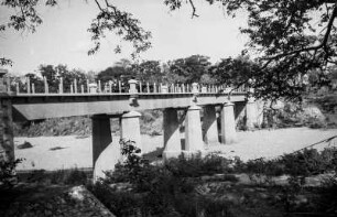 Steinbrücke : Eine 1935 errichtete Brücke über den Mayo Boki