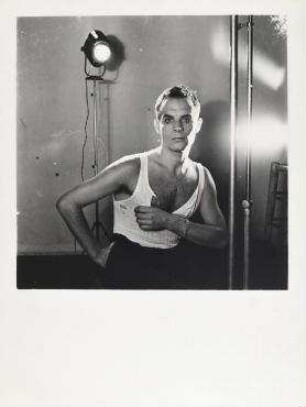 Ohne Titel (Georges Stood, in Maywald's Studio, Paris-Montparnasse)