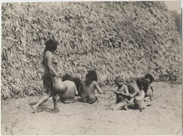 Group of Paressi-Kabishi in Uazirimi in the headwaters of the Jauru River