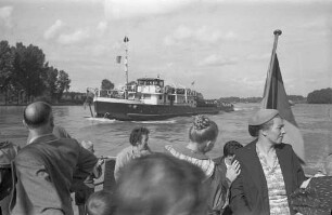 Schiffsverkehr auf dem Rhein.