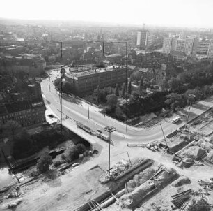 Straßenkreuzung Wilhelm-Pieck-Straße (Stauffenbergallee) und Thälmannstraße in Erfurter Krämpfervorstadt : Blickrichtung Nordosten