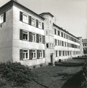 Dresden-Trachau. Wohnsiedlung Bauverein Gartenheim (1926/1928; P. Beck). Wohnblock, Böttgerstraße 31/35. Straßenansicht mit Vorgärten