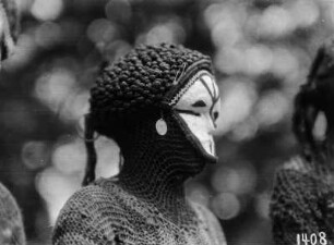 Tanzmaske : Tänzer mit Maske und Verkleidung