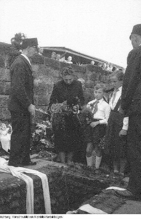 Gerhard Dietze, Ingenieur und Nationalpreisträger der DDR, Beerdigung von Magnus Dedek, Erna Berger, Weltmeister Eberhard Luther, Walter Otto, Emaillegussformer, Juni-August 1955