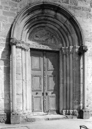 Altenstadt Kreis Weilheim-Schongau. Pfarrkirche Sankt Michael. Westportal (um 1220)